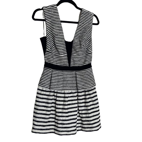 BCBGMAXAZRIA Piper White Black Peplum Mini A- Line Dress Size 4 - Picture 4 of 6